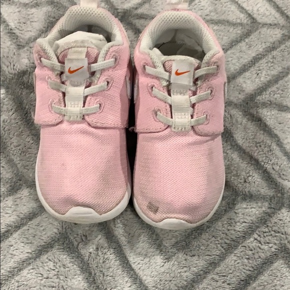 💕Nike Roshe Sneakers💕 - Picture 3 of 5